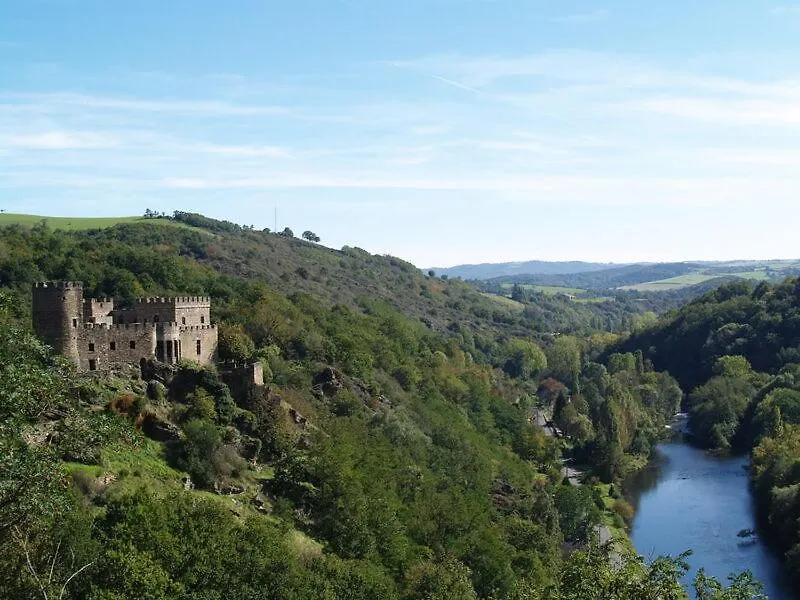 Gite Le Rocher Chouvigny 0*,