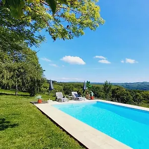 La Croix Des Landes Ou D'hôte Avec Piscine à Chouvigny